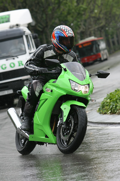 Покрышки IRC вполне сносно держат дорогу. Но экспериментировать мы не стали...